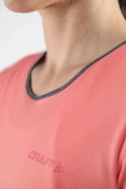 Craft Eaze Korte Mouw Hardloopshirt Roze Dames 11 Craft Eaze Korte Mouw Hardloopshirt Roze Dames -Zwemartikelen Winkel 1905877 702975 eaze ss tee c5