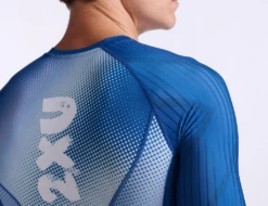 2XU Aero Tri Top Korte Mouw Wit/blauw Heren -Zwemartikelen Winkel 2xu aero tri sleeved top mt6662a suf wht 021
