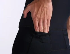 2XU Light Speed Front Zip Trisuit Mouwloos Zwart Heren -Zwemartikelen Winkel 2xu light speed front zip trisuit mt6660d blk gld 022