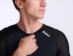 2XU Aero Trisuit Korte Mouw Zwart Heren -Zwemartikelen Winkel 2xu trisuit aero sleeved mt6426d blk wht 023