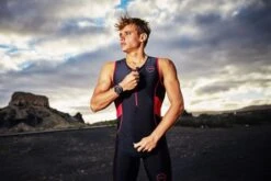 Zone3 Activate Trisuit Mouwloos Zwart/rood Heren -Zwemartikelen Winkel activate mens trisuit blk red 2