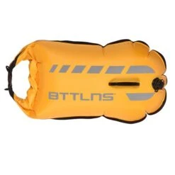 BTTLNS Tethys 1.0 Safeswimmer Zwemboei 35 Liter Geel -Zwemartikelen Winkel bttlns buoy tethys yellow low 04