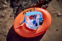 Zone3 Buoy/Dry Bag Donut Oranje -Zwemartikelen Winkel donut buoy lifestyle 3