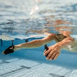 Finis Instinct Sculling Handpeddels Zwart -Zwemartikelen Winkel instinct sculling paddle black 3