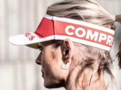 Compressport Ultralight Hardloop Visor Rood -Zwemartikelen Winkel red visor for running triathlon accesoires 003