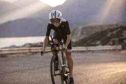 Sailfish Aerosuit Pro Trisuit Korte Mouw Zwart Dames -Zwemartikelen Winkel sailfish trisuits dames aerosuit pro black 11